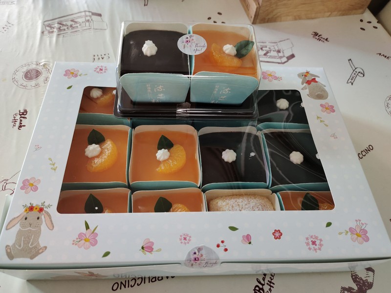 เนื้อเค้กนุ่มมาก เค้าฃกส้มรสชาติอร่อย ชอคโกแลตรสชาติดี ฮอกไกโดนี่สุดยอดมาก แนะนำ