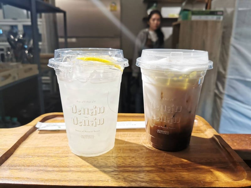 น้ำมะนาว​และช็อคโกแลตเย็น