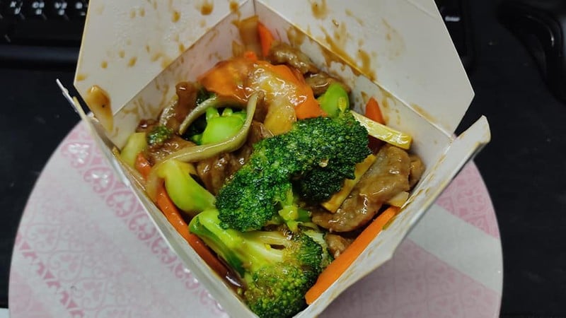 Beef Broccoli เต็มกล่องครับ หนักประมาณ 5-6 ขีด