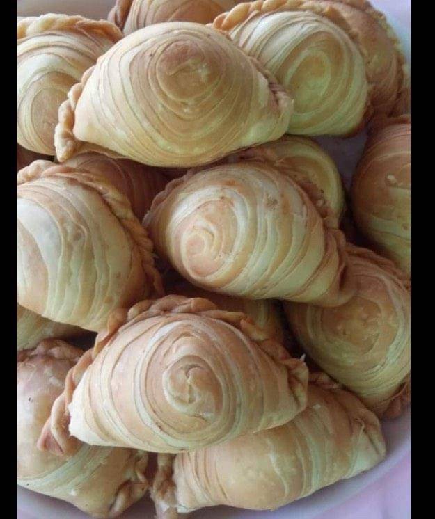 กะหรี่ปั๊บกล่องละ35บาท