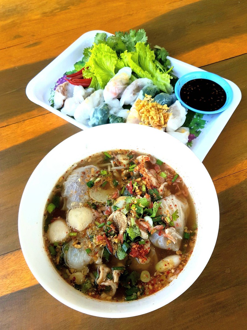 ก๋วยเตี๋ยวและปากหม้อทานเล่น มีให้เลือก5ไส้ กุยช่าย หวาน หน่อไม้ ธัญพืช หมูเด้ง