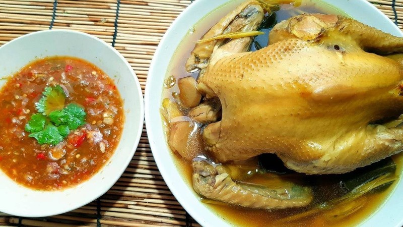 ไก่ต้มน้ำปลาตลาดกำนันหลัก