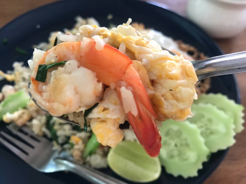 ข้าวผัดรวมมิตรไข่ดาว