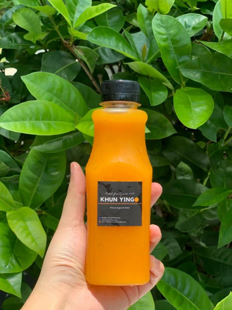น้ำส้มคั้นสดๆ 100% ทางร้านคั้นสดๆ ไม่ปรุงแต่งรส ไม่ใส่หัวเชื้อ ไม่ใส่น้ำตาลค่ะ