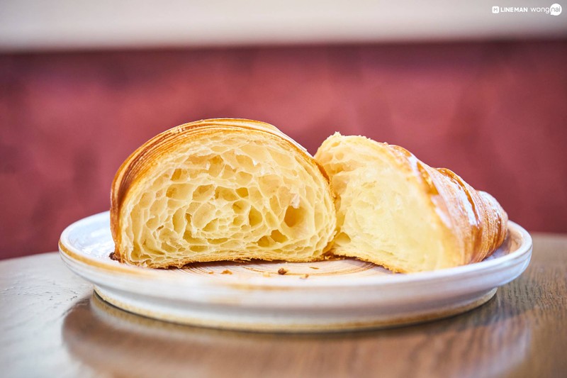 Plain croissant