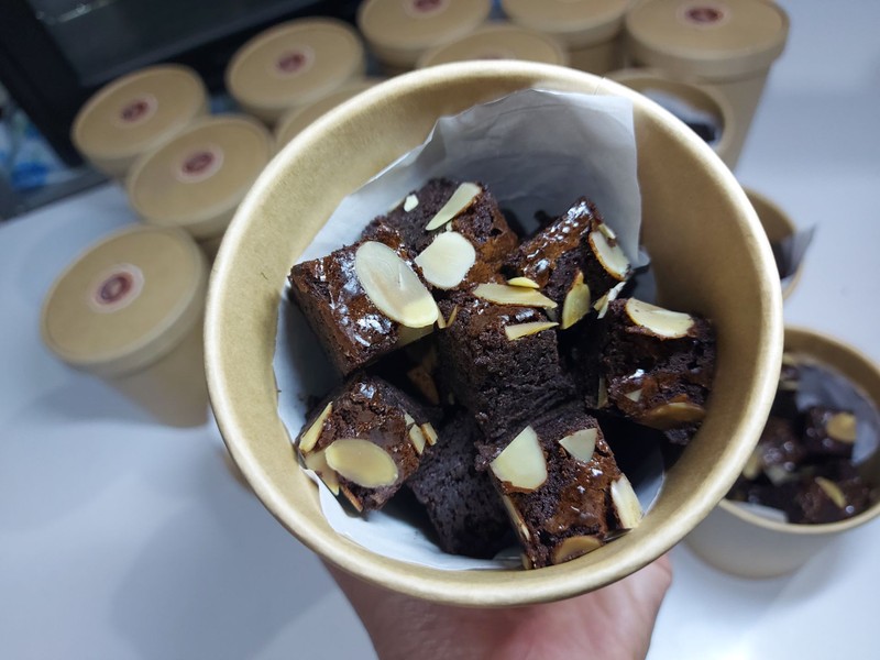 เนื้อหนึบ  หวานพอดี ใข้เนยสด ปราศจากไขมันทรานส์