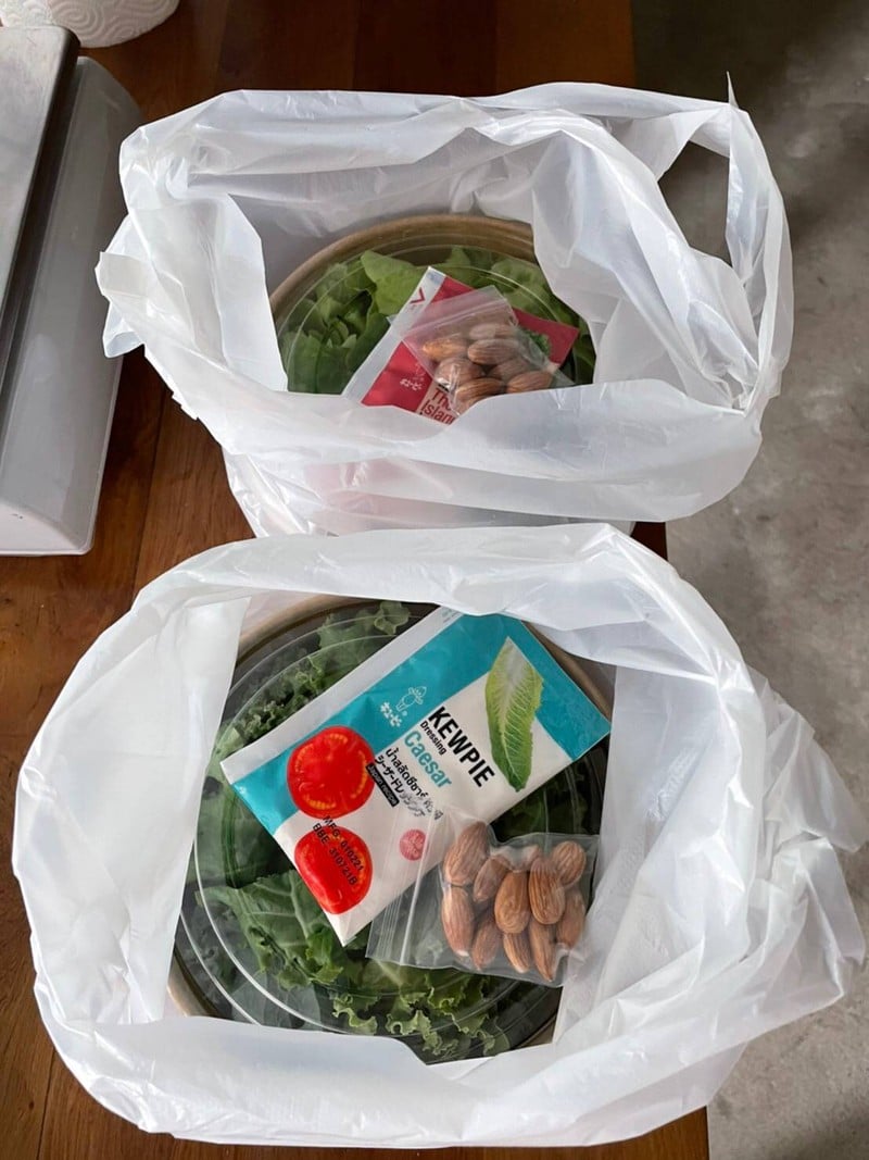 Mixed Salad Bowl และ Kale Bowl