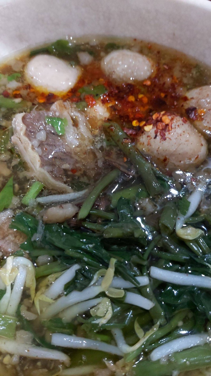 สั่งผ่านไลน์แมน 65 บาท - น้ำซุปเข้มข้น