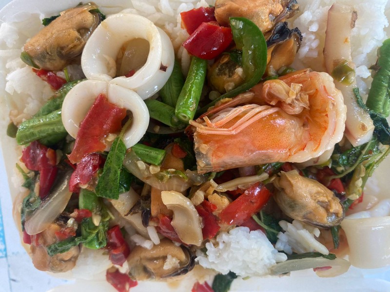 ข้าว+กระเพราทะเล