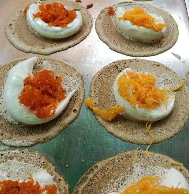 ขนมเบื้อง (ร้านน้ำผึ้งสุขุมวิท ซอย1)