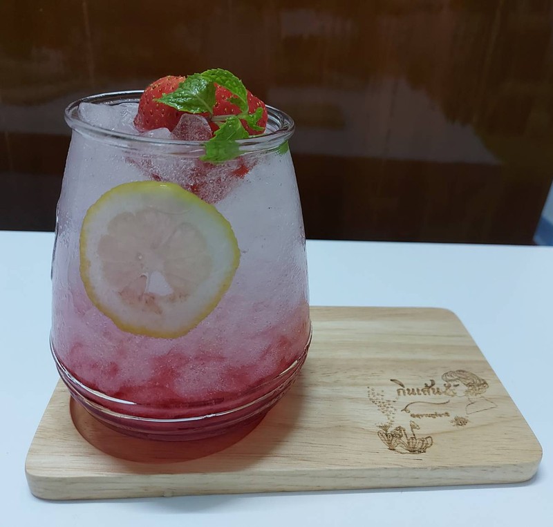 สตอเบอร์รี่อิตาเลี่ยนโซดา