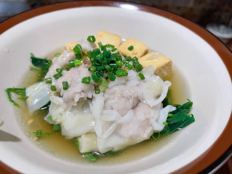 อันนี้เราเอามาทำเป็นเกี๊ยวน้ำ ข้างล่างคือผักหวานลวก เข้ากันมากกก 🤍