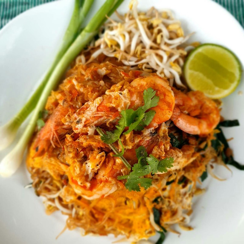 ผัดไทกุ้งสด
