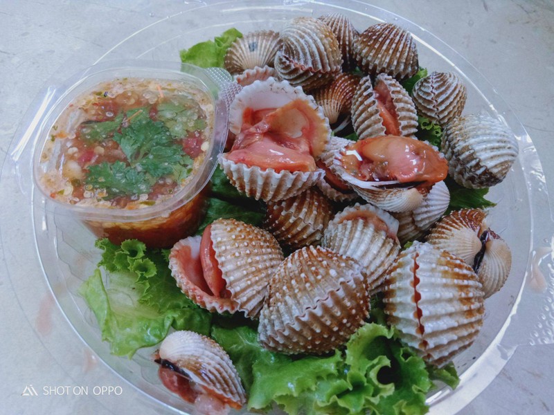 หอยแครงลวกเนื้อนุ่มๆ พร้อมน้ำจิ้มสุดแซ่บ