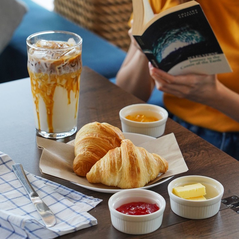 ตกบ่ายใครอยากได้ฟีลนั่งคาเฟ่ชิล ๆ ต้อง “Iced Caramel Macchiato” แก้วละ 80 บาท