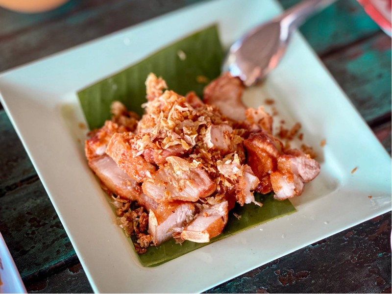 หมูกรอบทอดกระเทียม