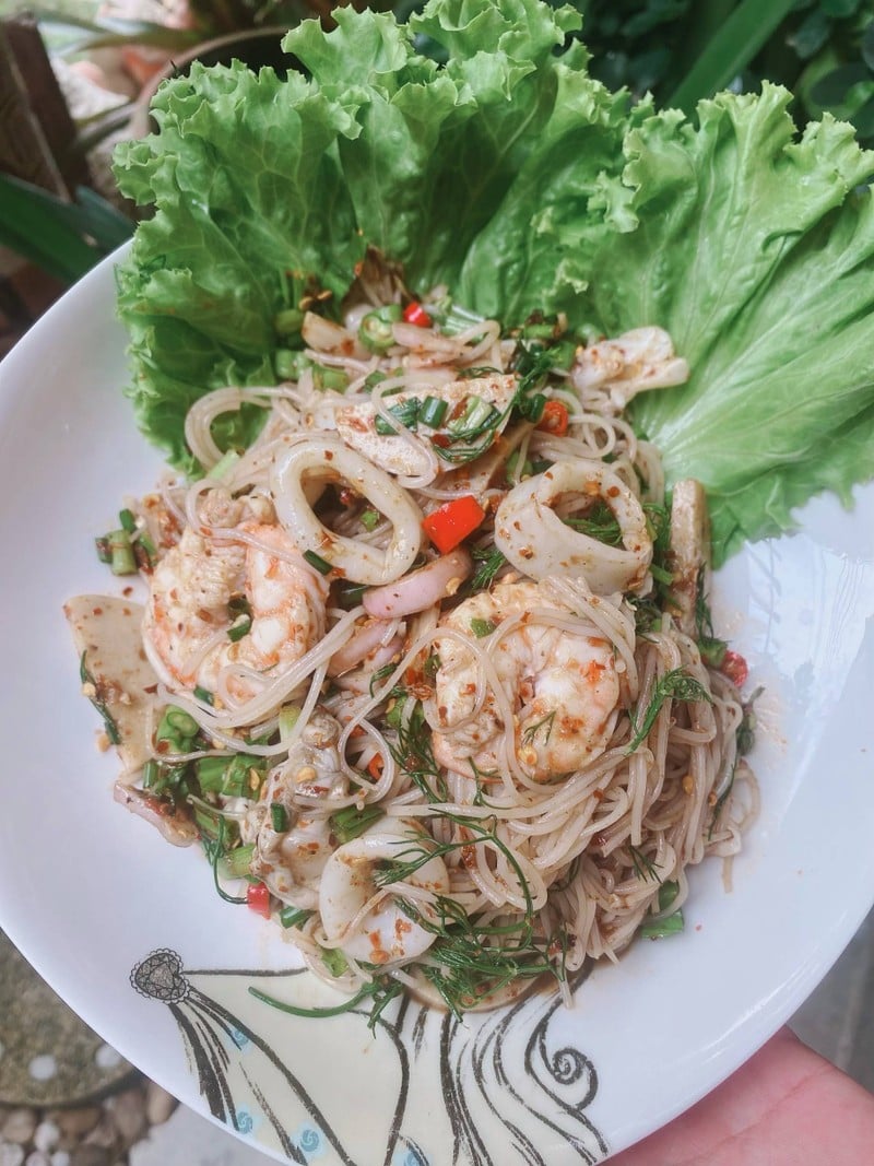 กุ้งตัวโตๆ ปลาหมึกสดๆ