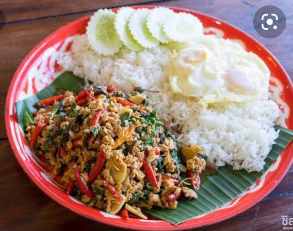 ข้าวกระเพาถาด