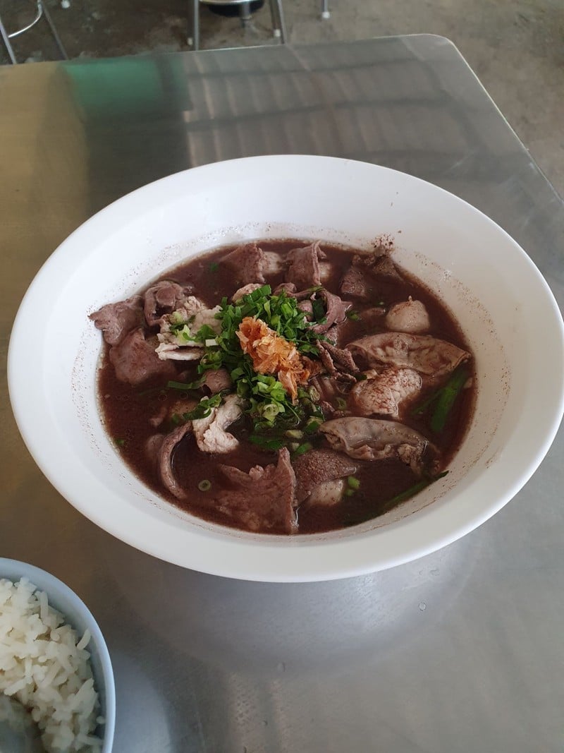 เกาเหลารวมรสชาติติดเค็มนิดๆ