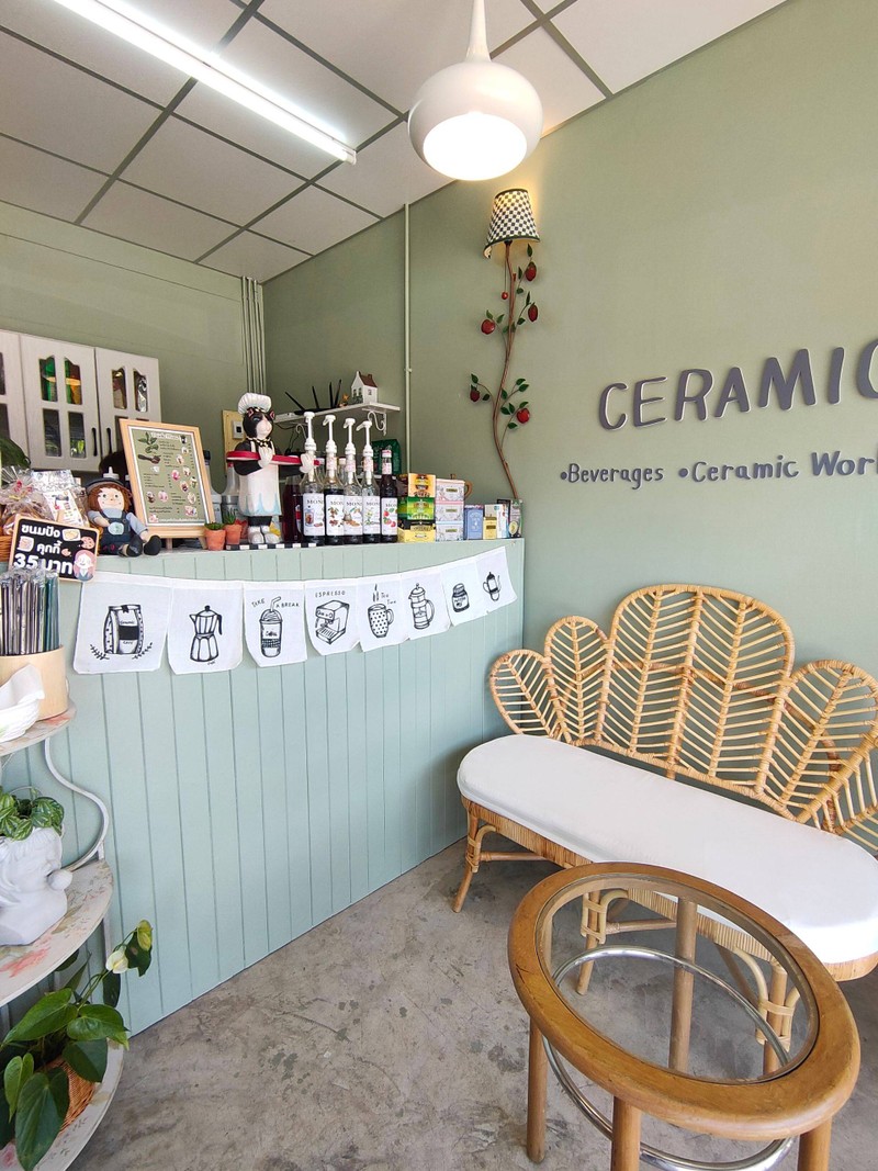 ร้านเล็กๆน่ารักๆ ไว้กินกาแฟรอตอนส่งของ