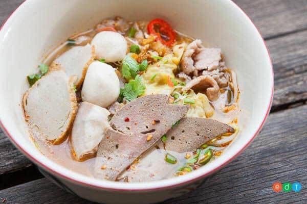 เกี๊ยวต้มยำ