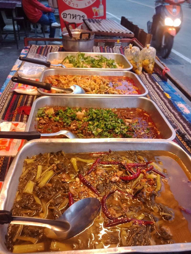 ข้าวราดแกงอร่อยๆ 