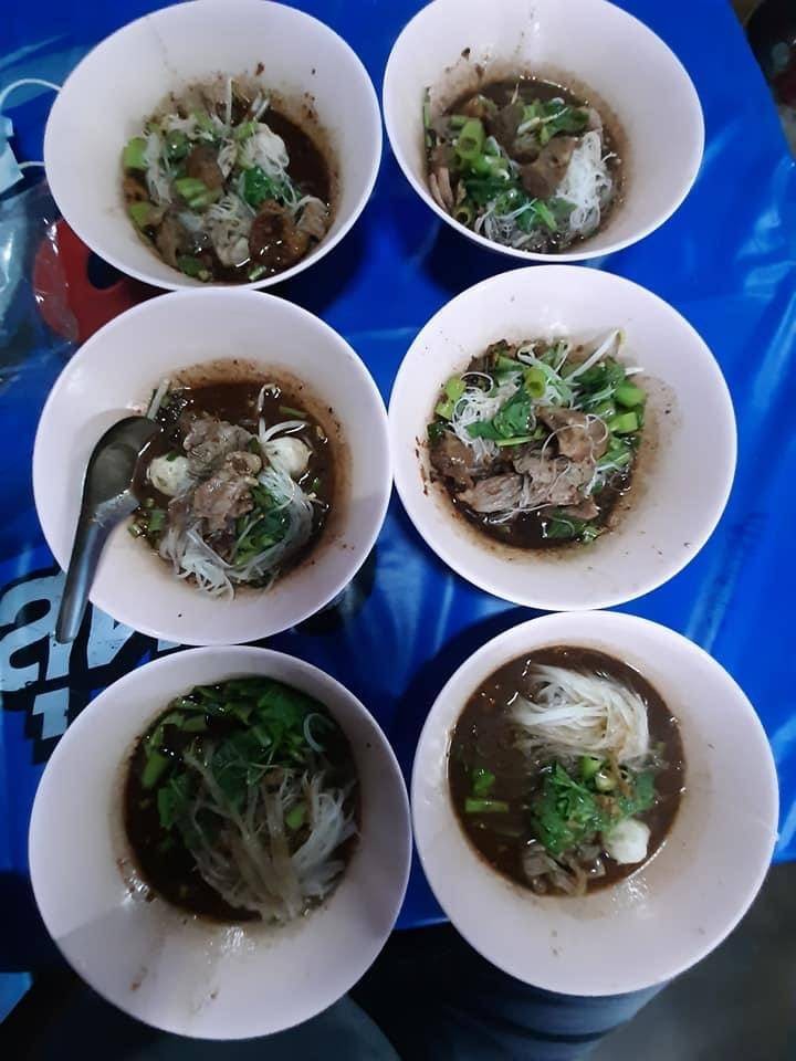 ก๋วยเตี๋ยวกลิ่นหอมทุกเช้าก๋วยเตี๋ยวหอมกรุ่นจากเตอก๋วยเตี๋ยวเรือลุงหนวด