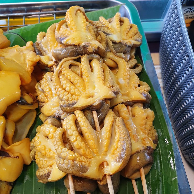 หมึกสาย สด กรอบ ทานพร้อมน้ำจิ้มซีฟูดส์ รสชาด กำลังดี