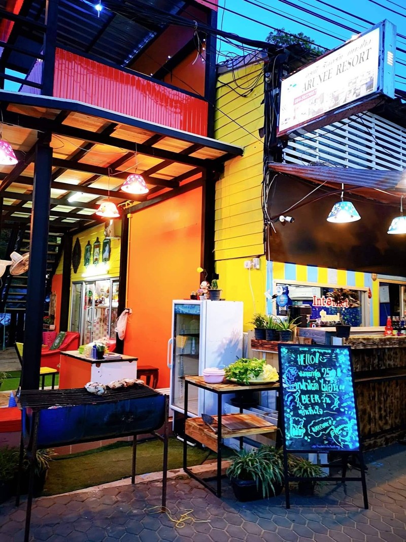 ร้านริมทาง ใกล้ที่พักหาดทรายขาว ด้วยน๊าเยื้อง 15plam Restarant หาดทรายขาวจร้า