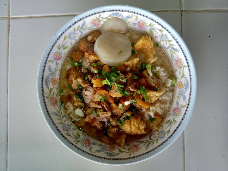 ข้าวต้มหมูกรอบ