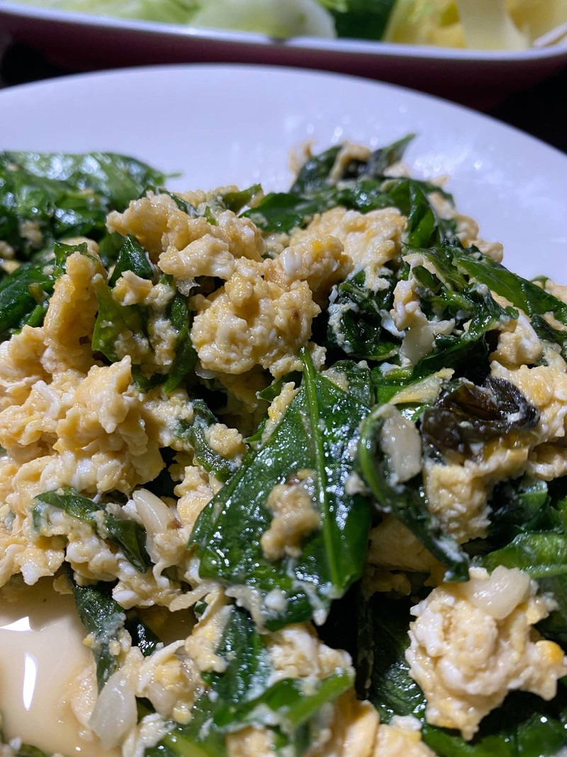 ใบเหลียงผัดไข่