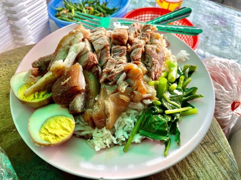 ข้าวขาหมู สามารถสั่ง เนื้อล้วน หรือเนื้อและหนัง 
เพิ่มไข่ได้
