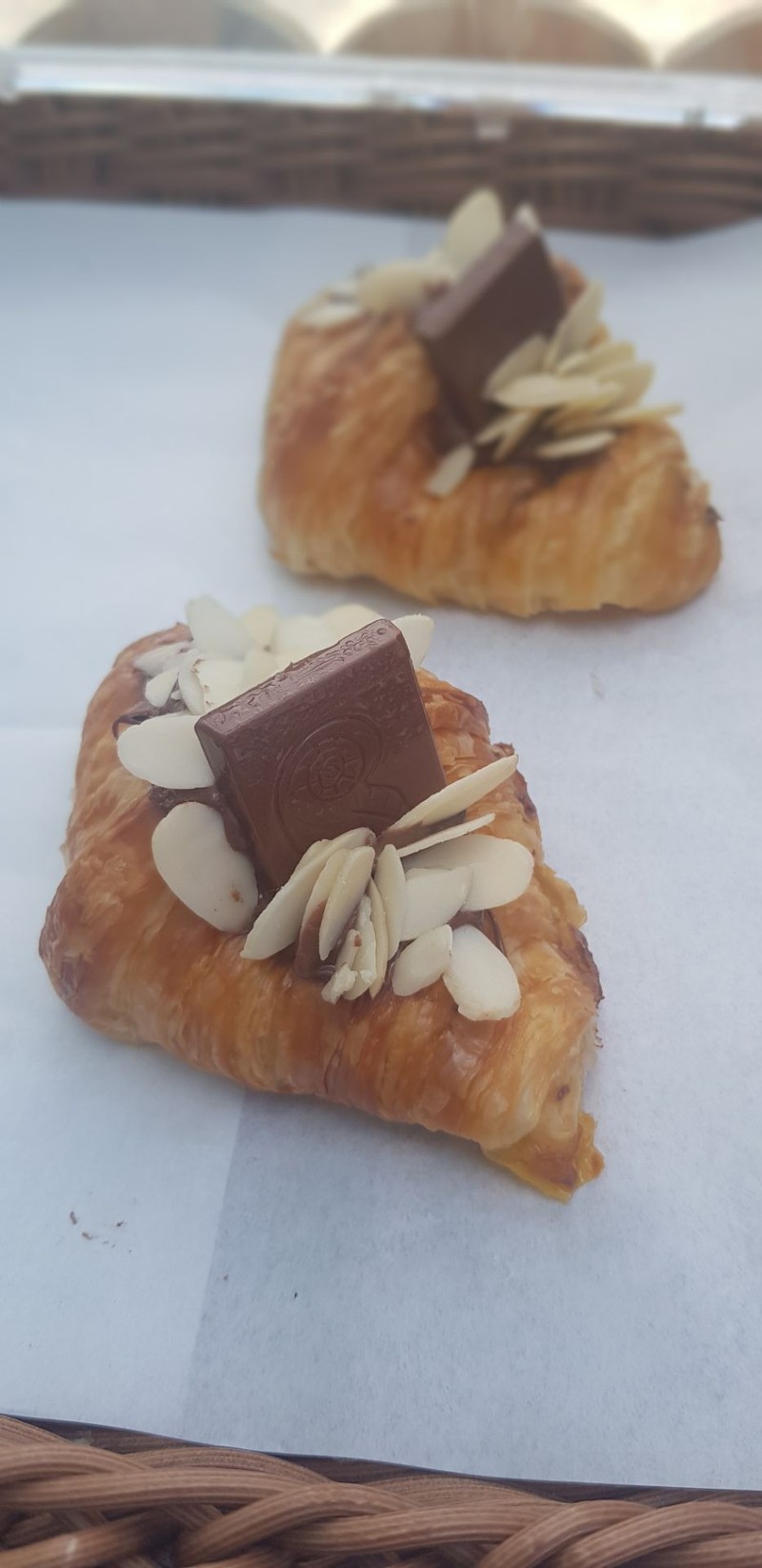 ครัวซองอัลมอนด์นูเทลล่า