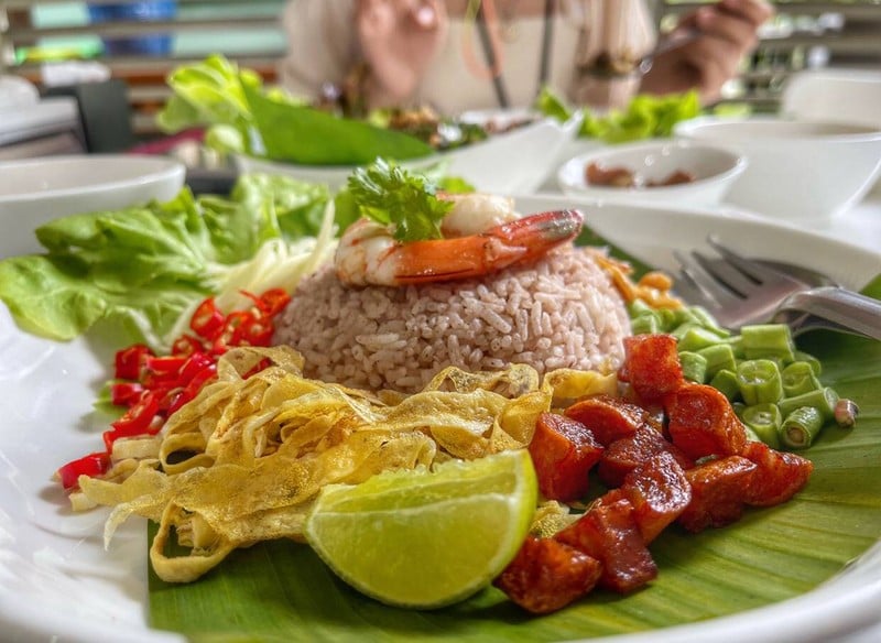 ข้าวคลุกกะปิ
