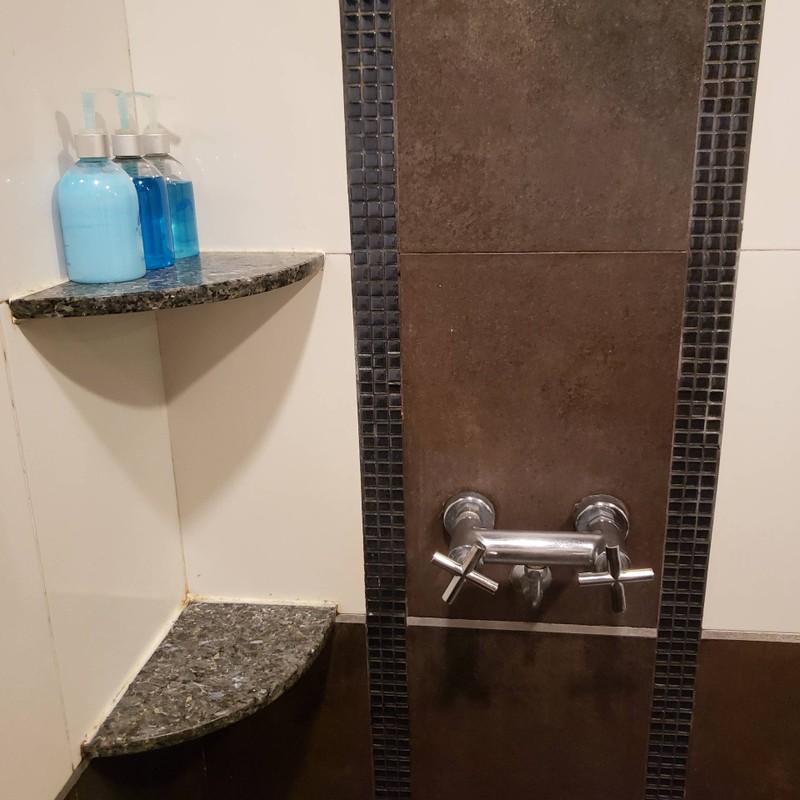 มีแชมพู ครีมนวดผมและเจลอาบน้ำ