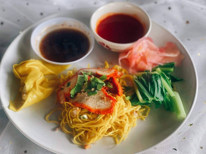 บะหมี่แห้งไก่แดง