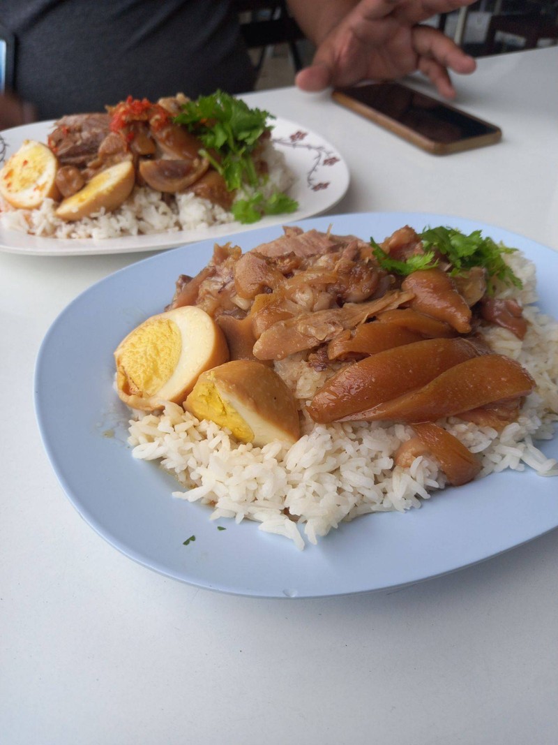 ข้าวขาหมู จัดเต็ม