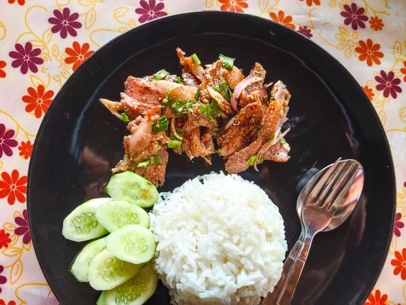 ข้าวน้ำตกคอหมู
