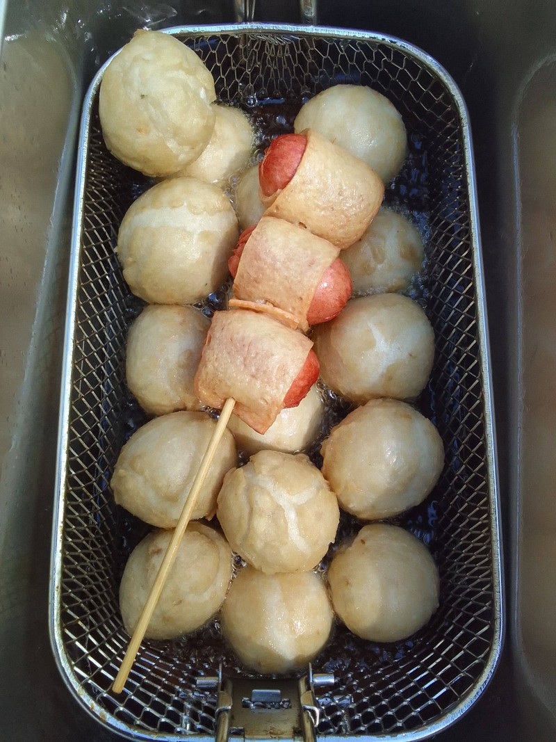 กรอบฟันแตก