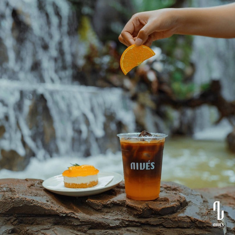 กาแฟส้ม และมูสส้ม อร่อยเข้ากันสุดๆ
Orange espresso with orange mousse