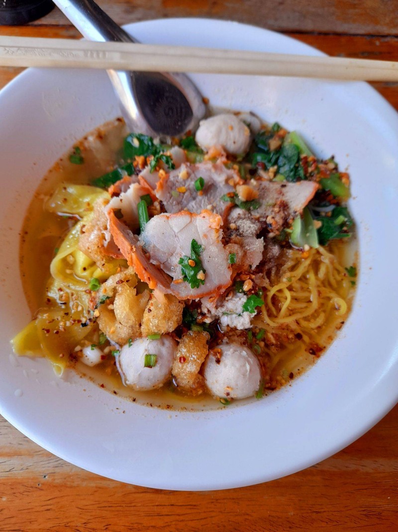 บะหมี่เกี๊ยวต้มยำ