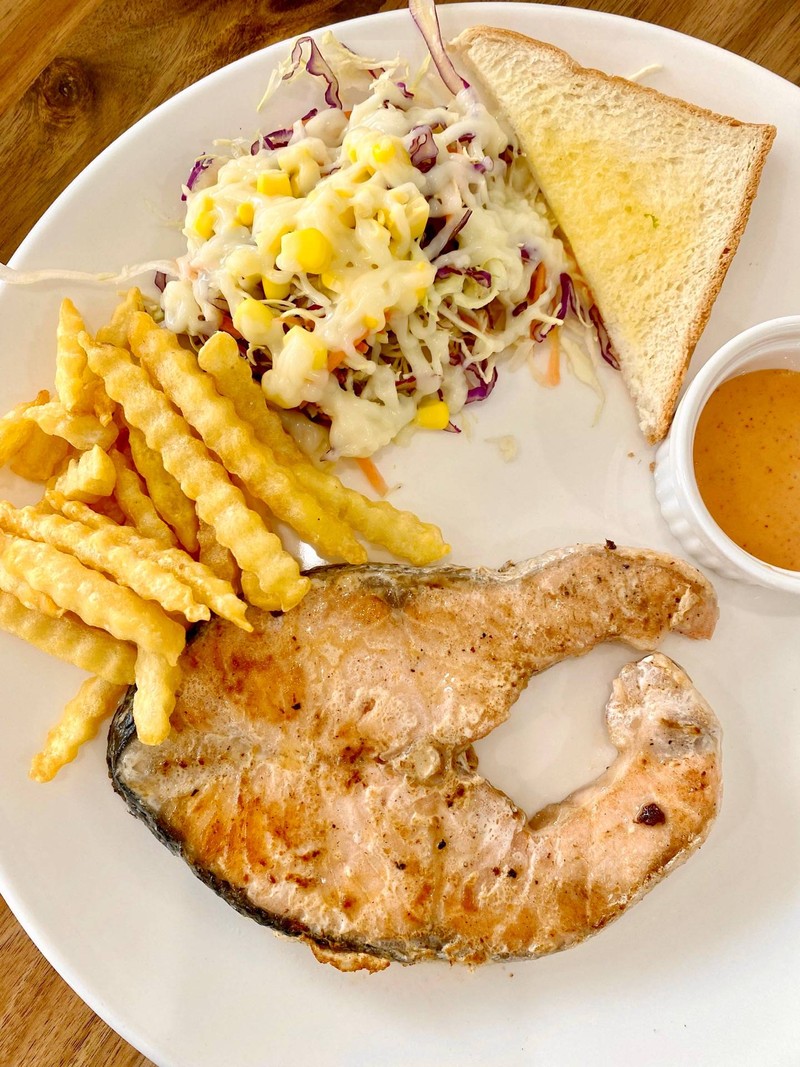 สเต็กแซลมอนซอสสไปซี่ 