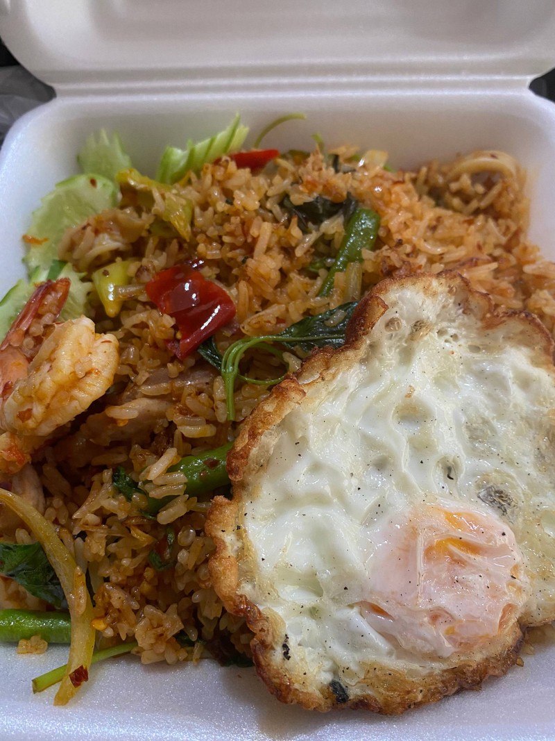 เพิ่งสั่งร้านนี้ครั้งแรกสั่งเป็นอาหารสุ่ม คือถูกมากได้เยอะมากได้เยอะมากคุ้มสุดๆ 