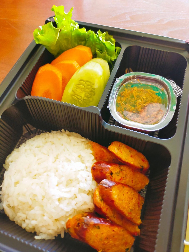 ข้าวน้ำพริกหมูเส้นหวานไส้อั่ว