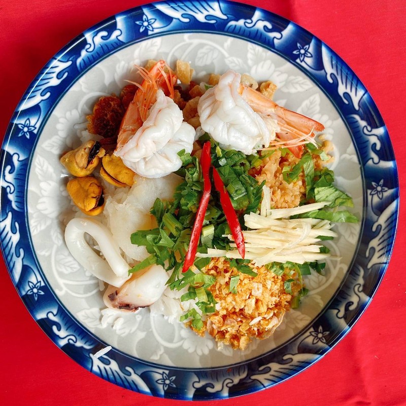 ข้าวต้มแห้งทะเลทรงเครื่อง