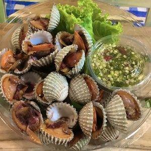 สดสะอาด น้ำจิ้มสดเด็ด 150-
- หอยเเครงลวก1 ชุด 
-น้ำจิ้มซีฟู๊ด +หมี่ลวก + ผักสด