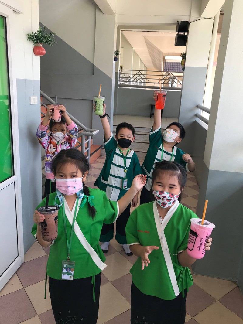 ซื้อเหมาไปกินที่โรงเรียนค่ะ 