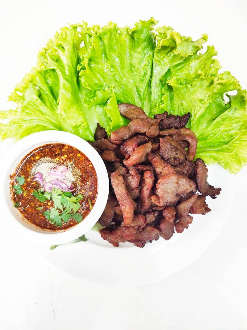 หมูทอด พรีเมี่ยม นเำจิ้มแจ่วปรุงสด ชุดต่อชุด พร้อมข้าวเหนียว