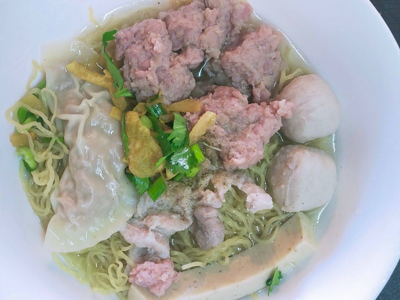 เกี๊ยวหมูอร่อยมาก น้ำซุปอร่อย