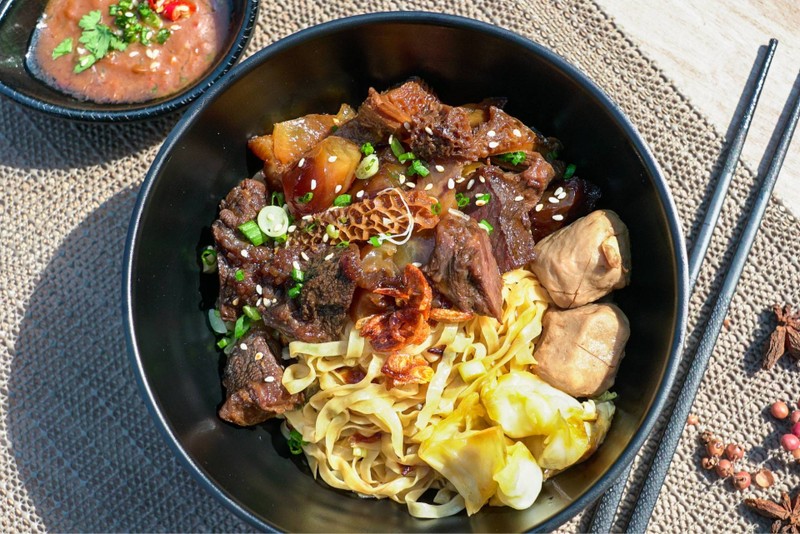 Beef Noodle 牛肉撈麵